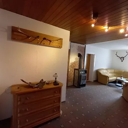 Geraumige Ferienwohnung In * Felsberg