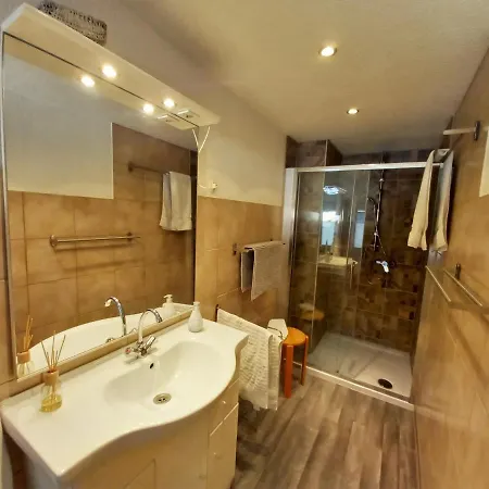 Geraumige Ferienwohnung In Apartmán